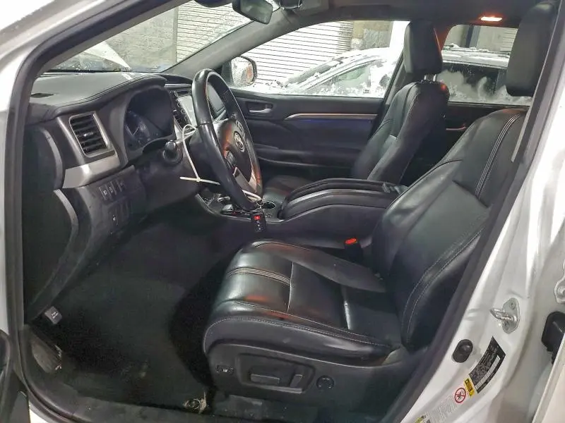 2017 TOYOTA HIGHLANDER SE  