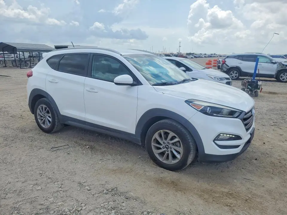 2016 HYUNDAI TUCSON SE  