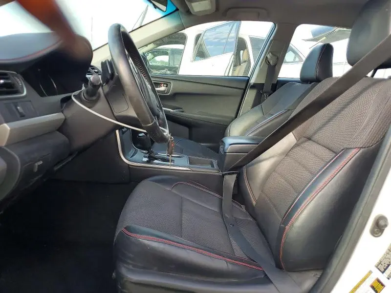 2016 TOYOTA CAMRY SE  