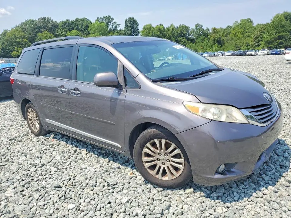2015 TOYOTA SIENNA XLE 8-PASSENGER  
