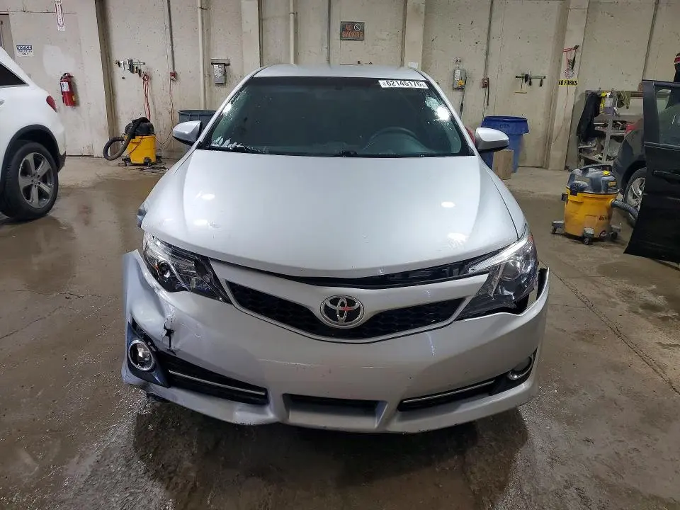2014 TOYOTA CAMRY SE  