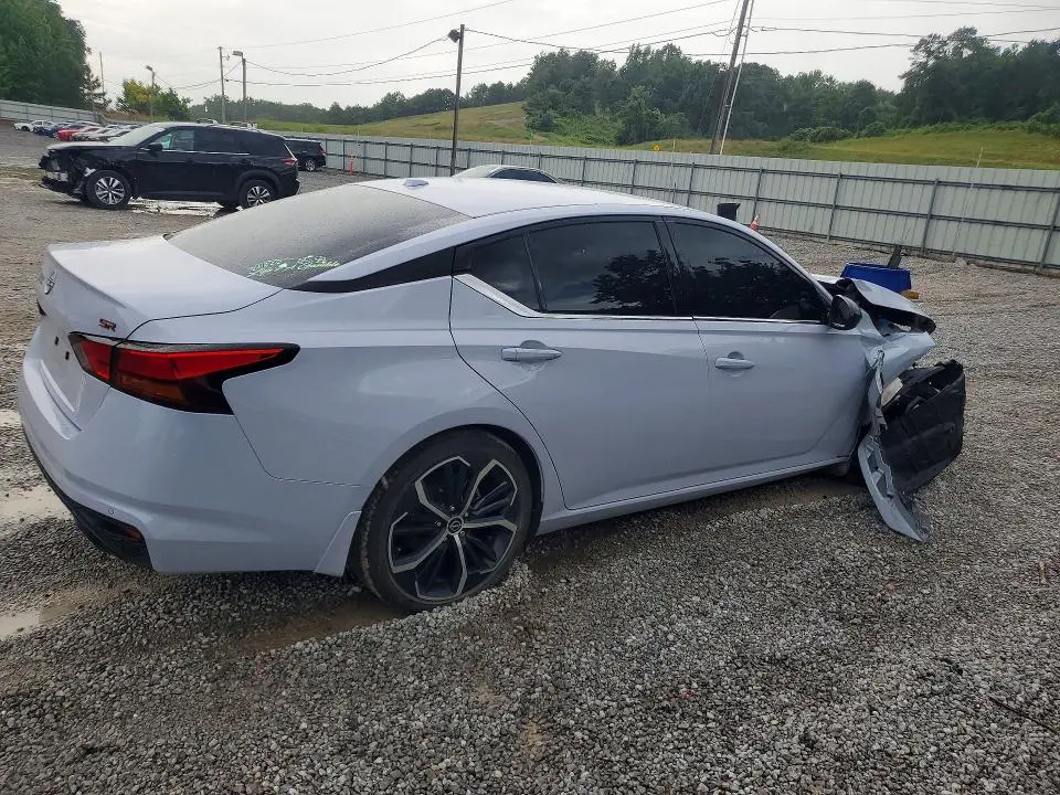 2024 NISSAN ALTIMA SR  