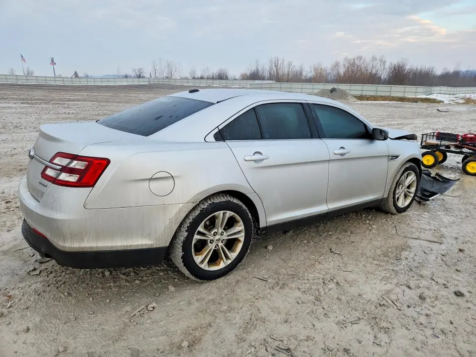 2015 FORD TAURUS SE  