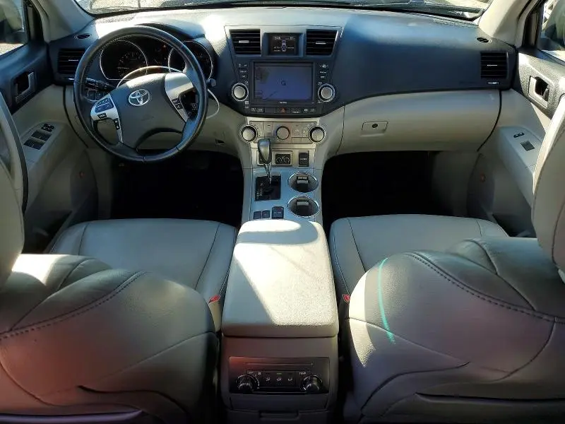 2012 TOYOTA HIGHLANDER SE  