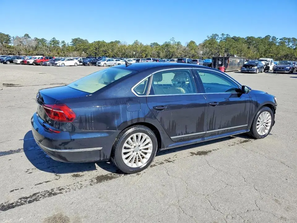 2017 VOLKSWAGEN PASSAT SE  