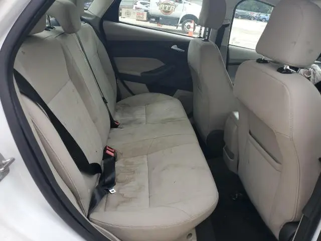 2016 FORD FOCUS SE  