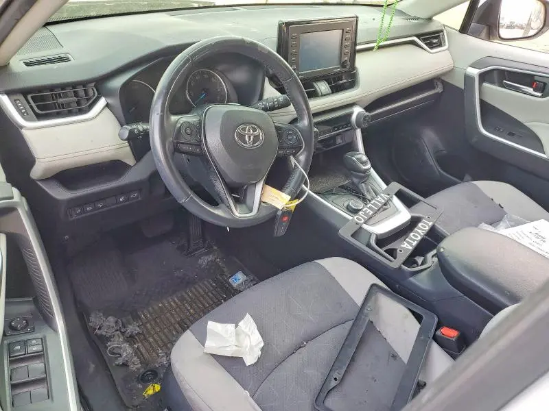 2020 TOYOTA RAV4 XLE  