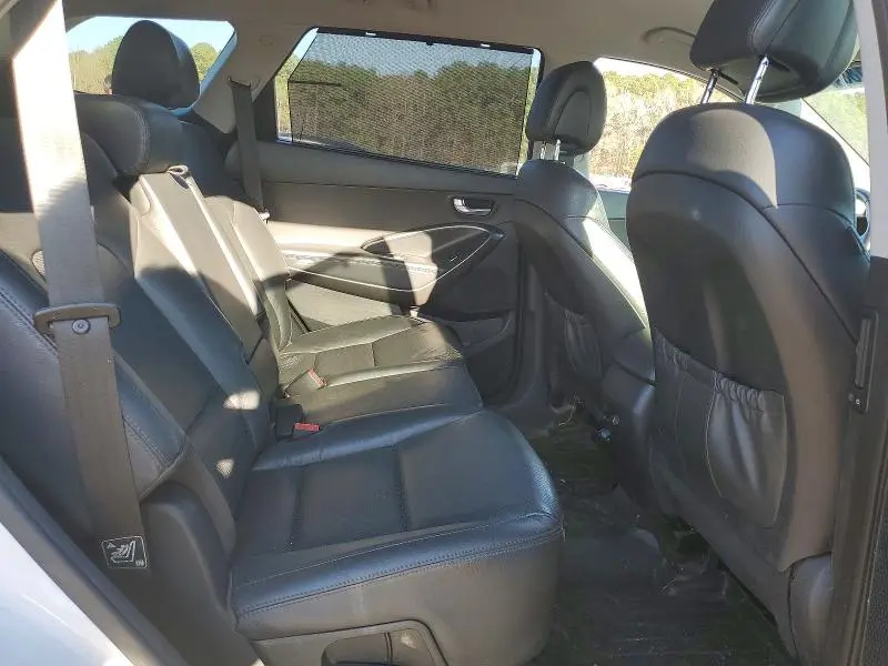 2018 HYUNDAI SANTA FE SE  