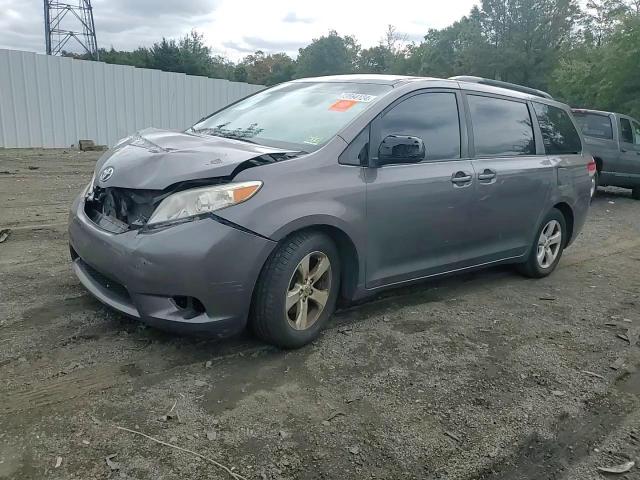 2014 TOYOTA SIENNA LE