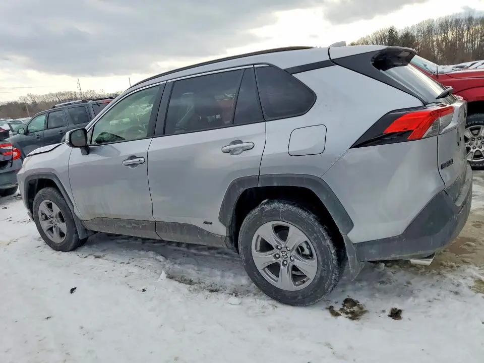 2025 TOYOTA RAV4 XLE  