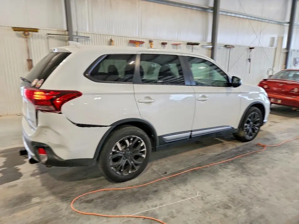 2017 MITSUBISHI OUTLANDER ES  
