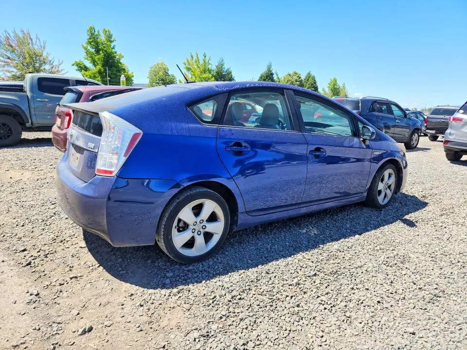 2010 TOYOTA PRIUS V  