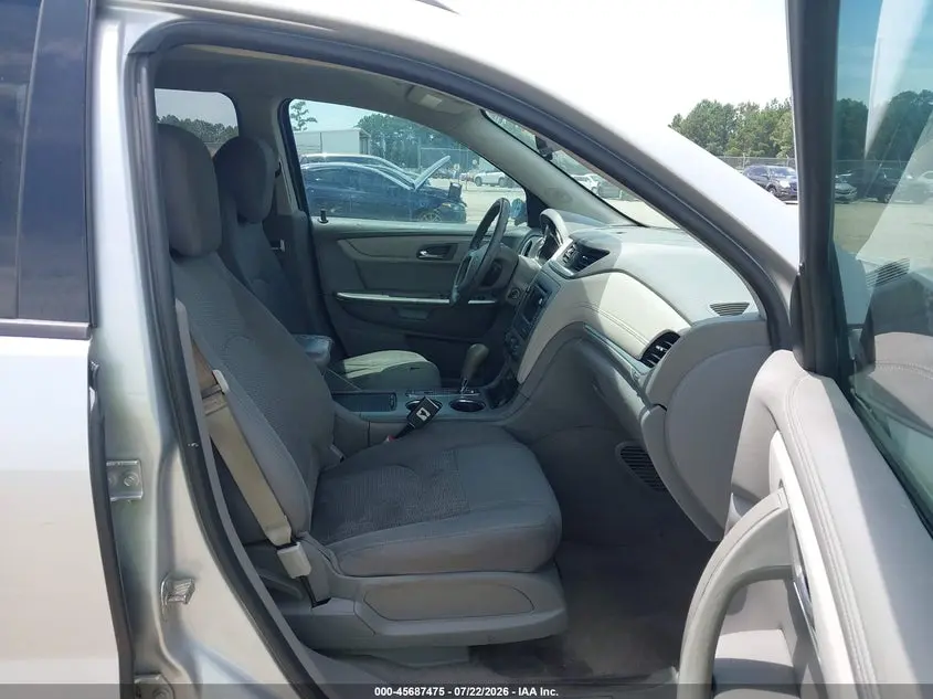 2017 CHEVROLET TRAVERSE LS