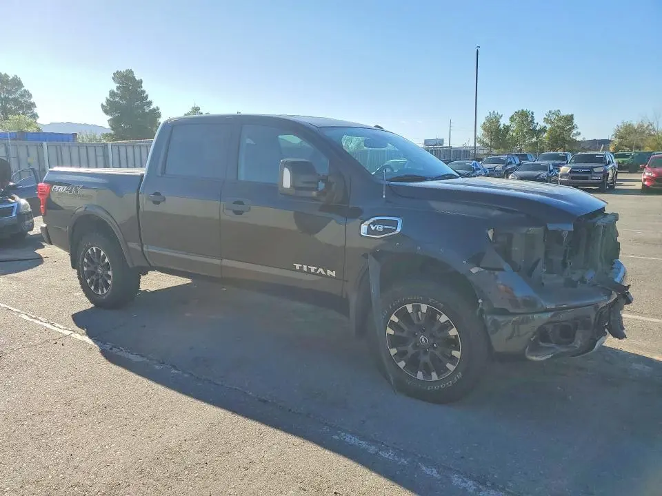 2017 NISSAN TITAN PRO-4X  