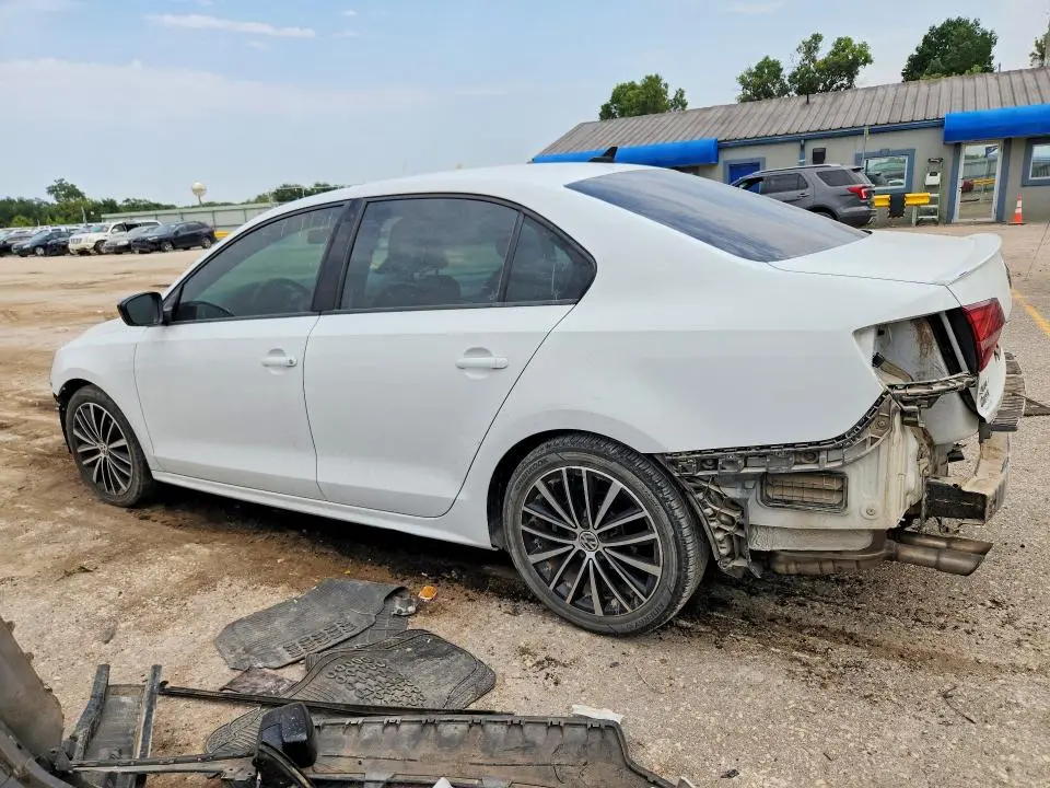 2016 VOLKSWAGEN JETTA SPORT  