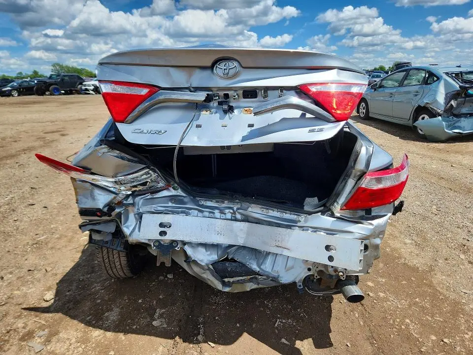 2016 TOYOTA CAMRY SE   