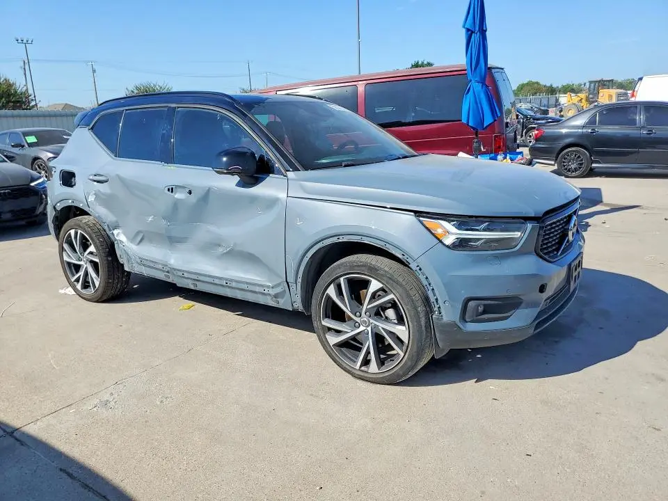 2022 VOLVO XC40 T5 R-DESIGN  