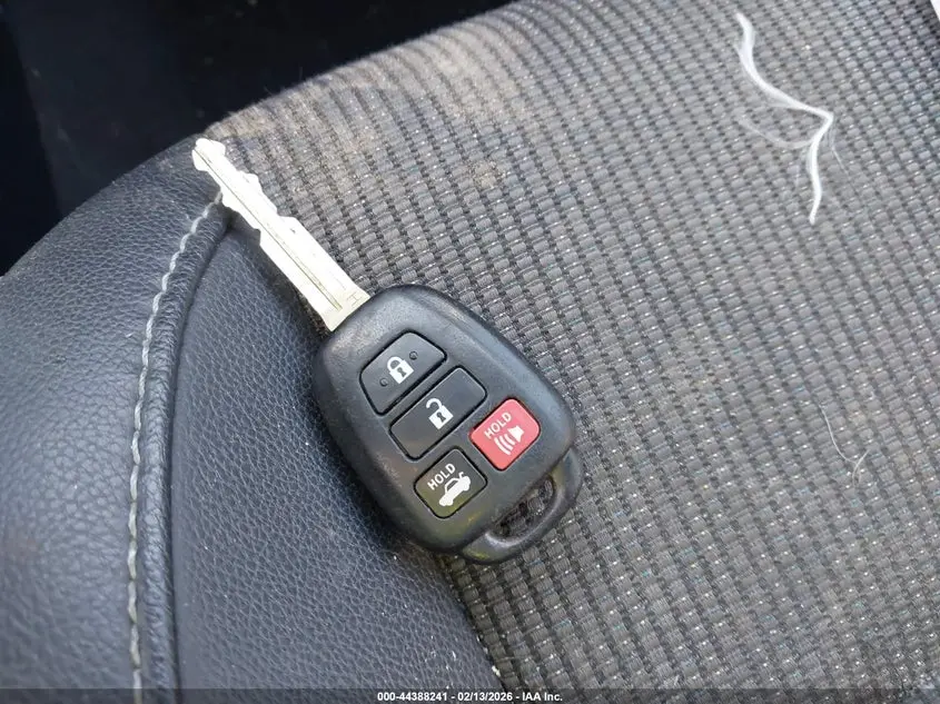 2018 TOYOTA COROLLA SE