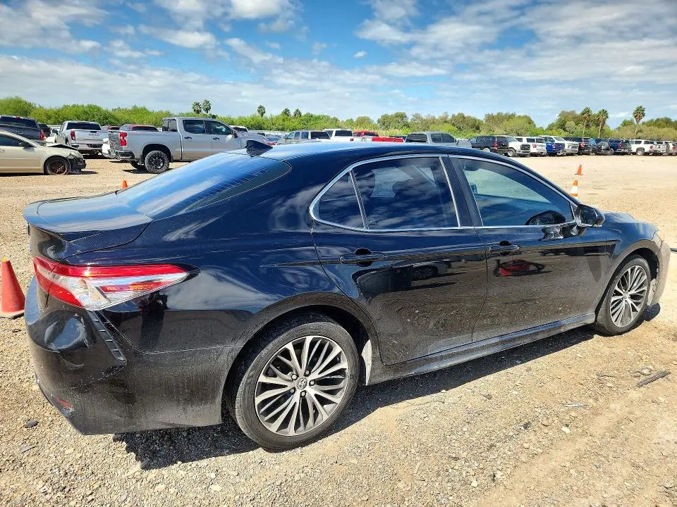 2019 TOYOTA CAMRY SE  