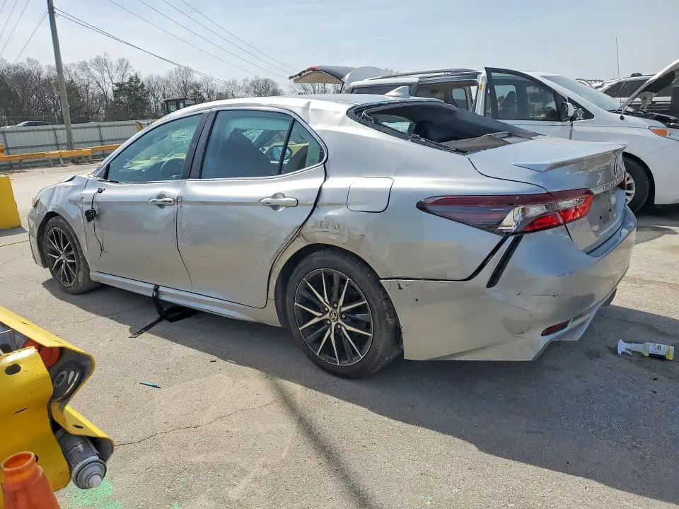 2022 TOYOTA CAMRY SE  