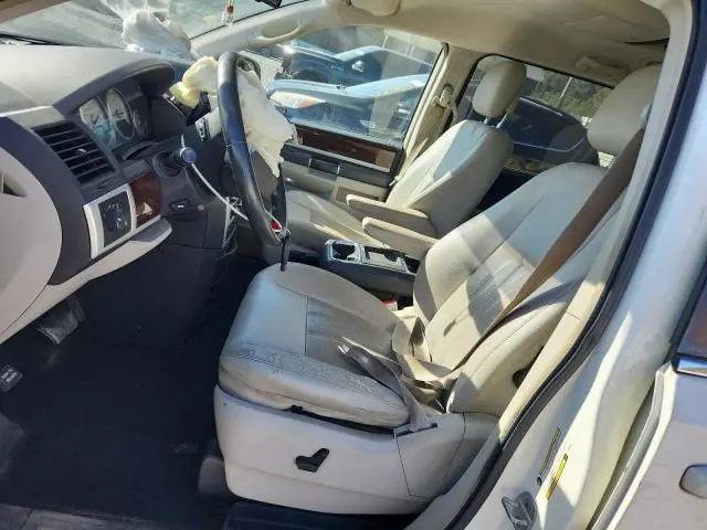 2010 CHRYSLER TOWN & COUNTRY TOURING PLUS  