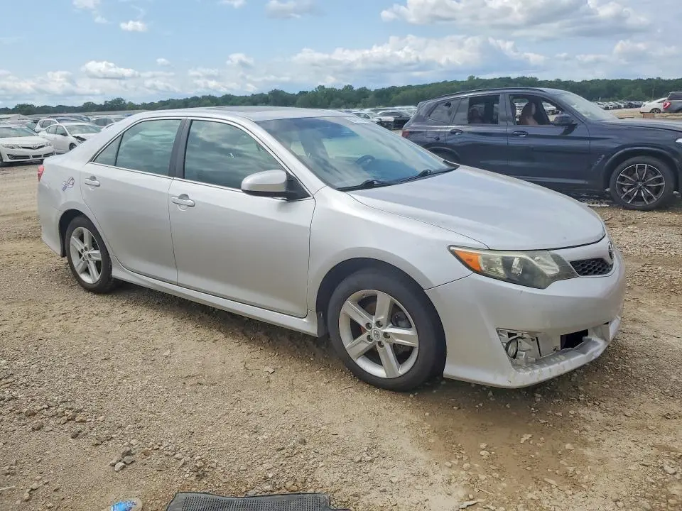 2013 TOYOTA CAMRY SE  