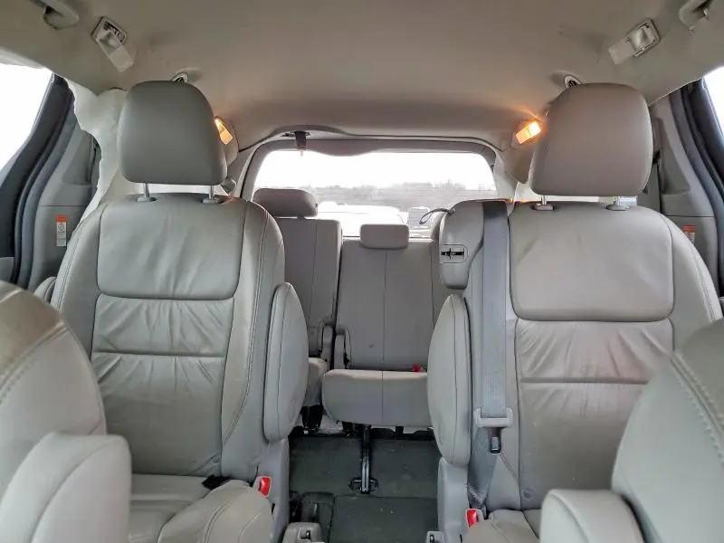 2017 TOYOTA SIENNA XLE  