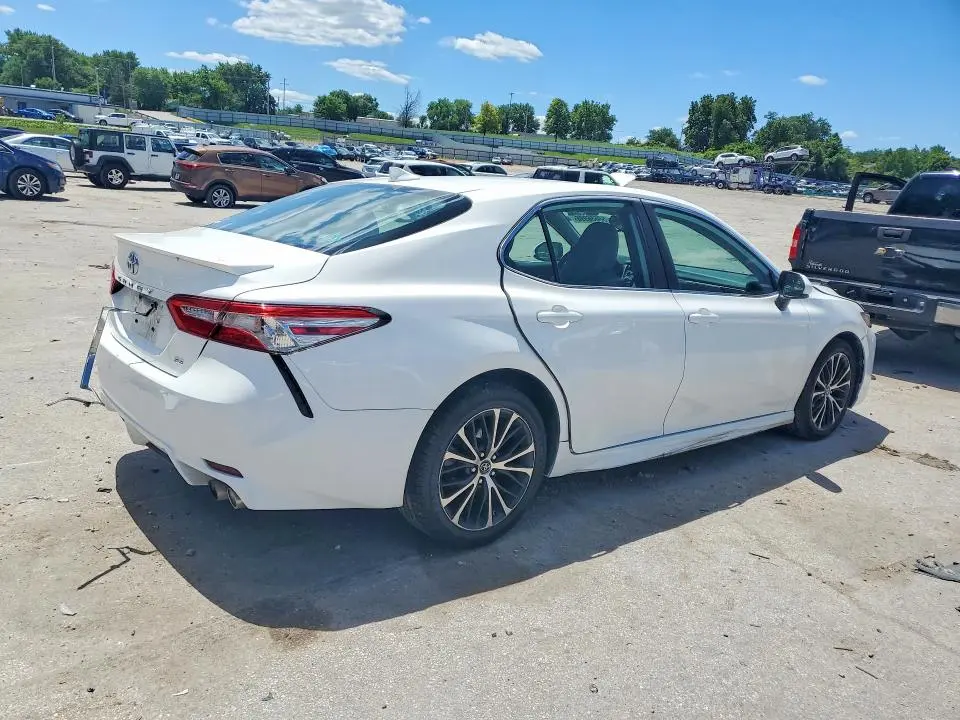 2019 TOYOTA CAMRY SE  