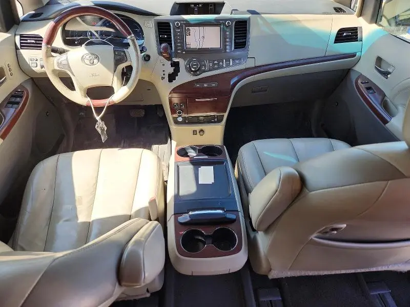 2011 TOYOTA SIENNA LIMITED 7-PASSENGER  