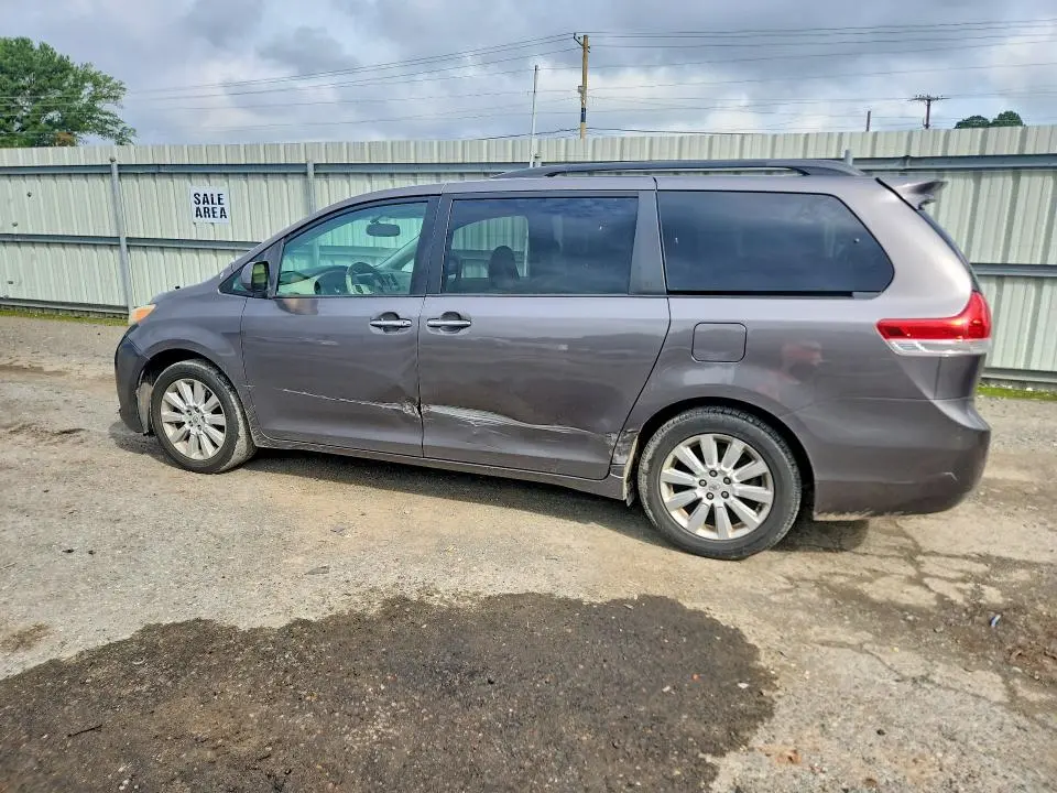 2011 TOYOTA SIENNA LIMITED 7-PASSENGER  