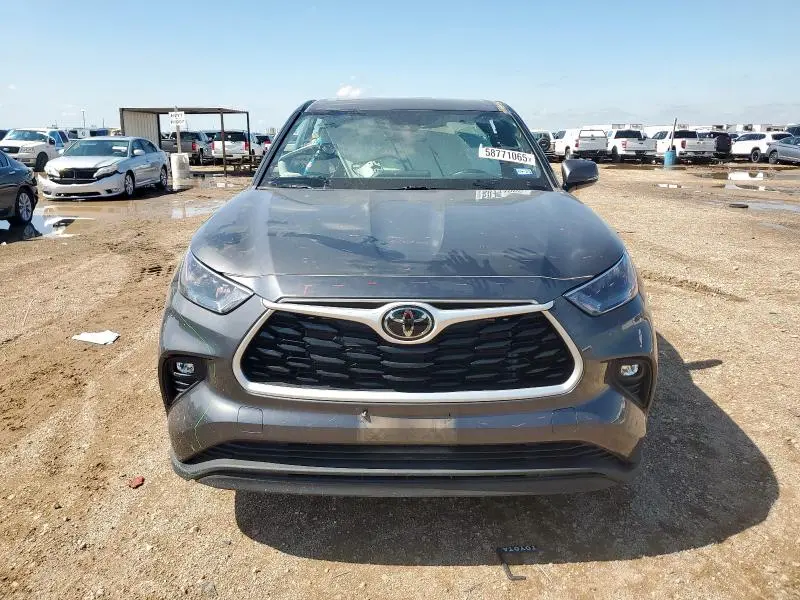 2022 TOYOTA HIGHLANDER XLE  
