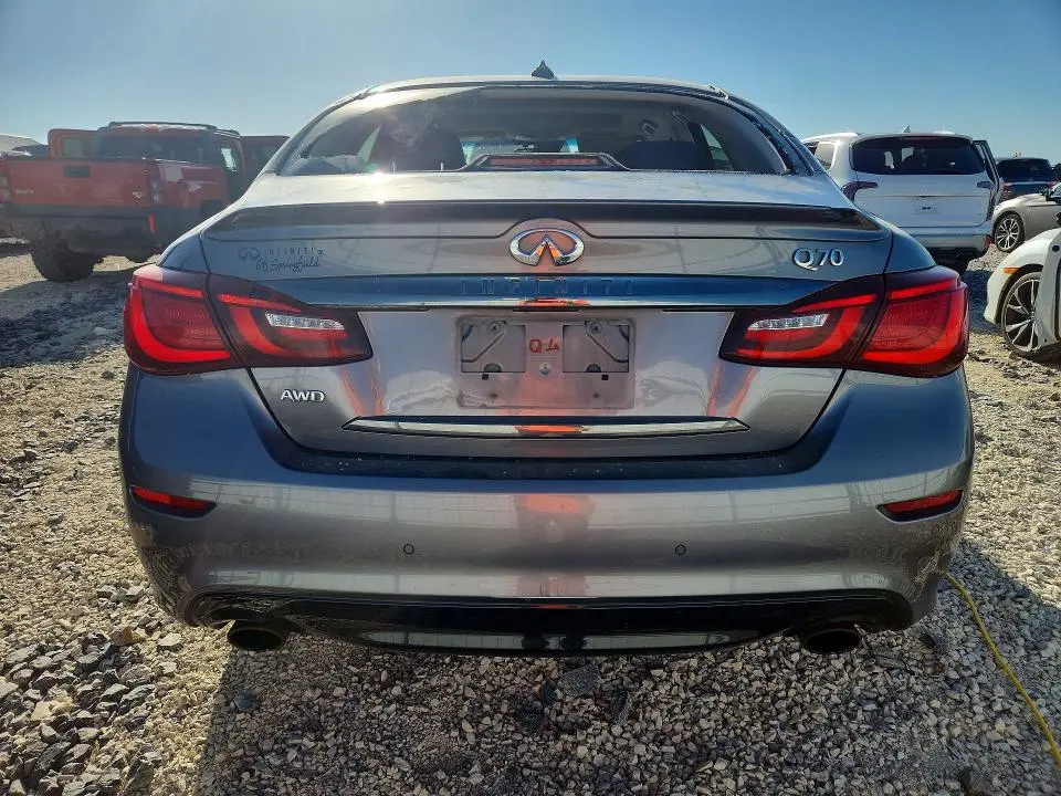 2017 INFINITI Q70 3.7  