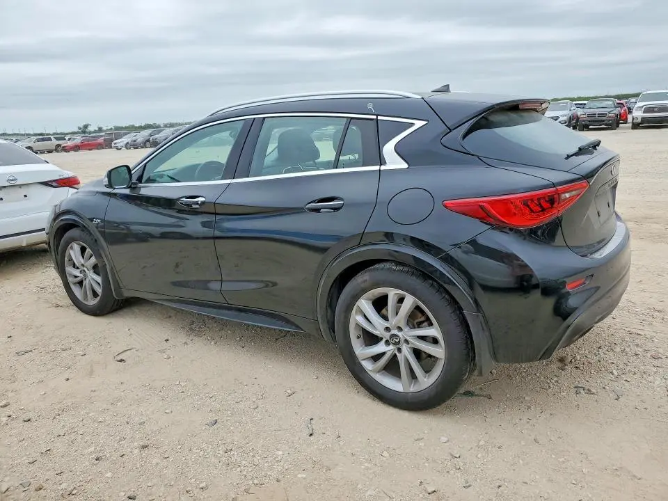 2018 INFINITI QX30 LUXE  