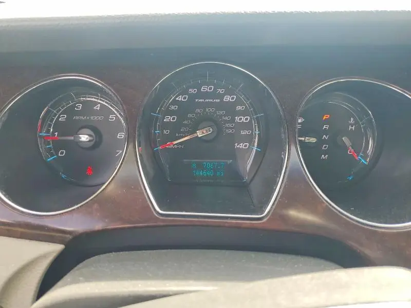 2010 FORD TAURUS LIMITED  