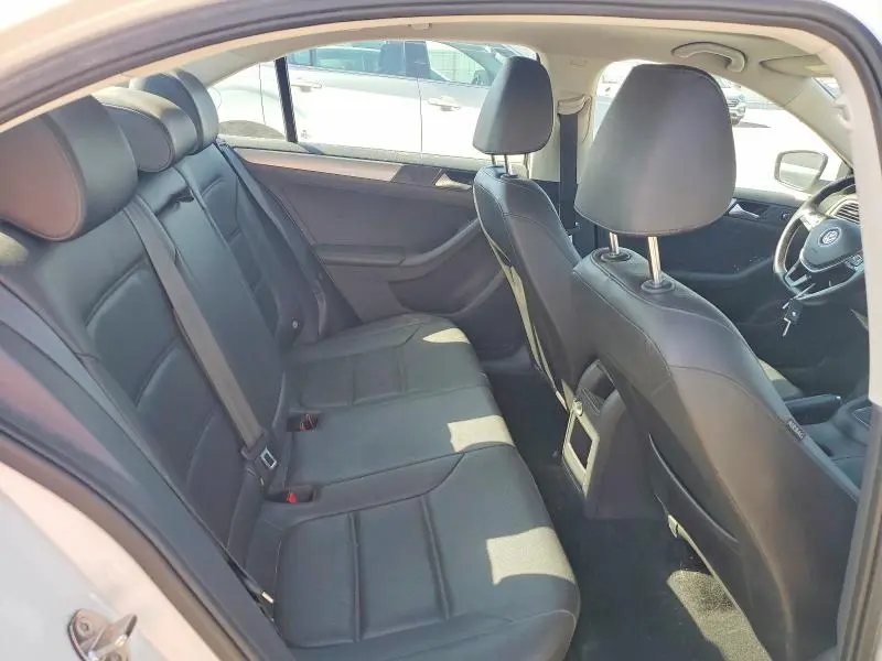 2015 VOLKSWAGEN JETTA SE  
