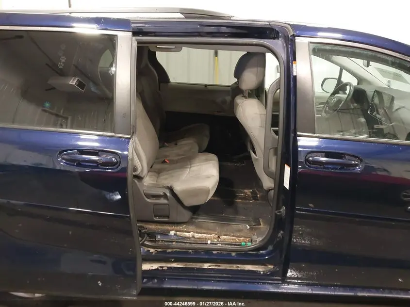 2021 TOYOTA SIENNA LE