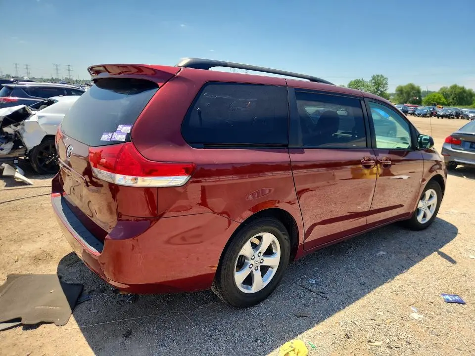 2011 TOYOTA SIENNA LE  