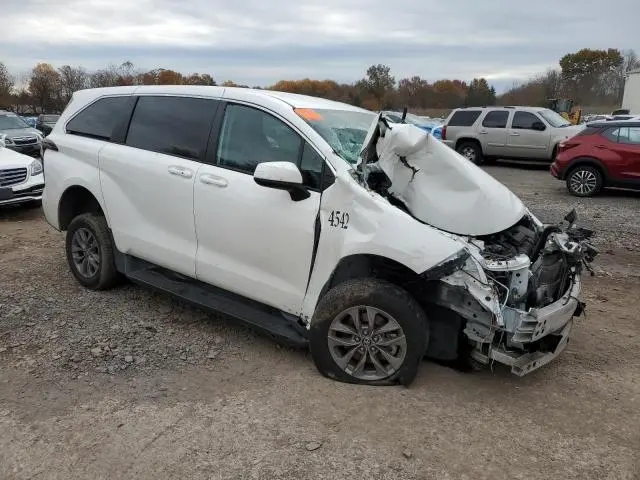 2024 TOYOTA SIENNA LE  