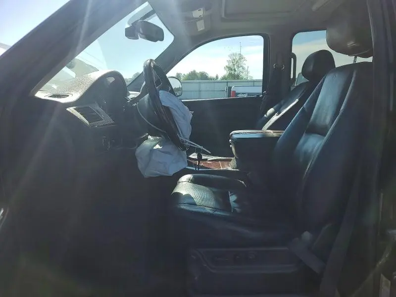 2011 CADILLAC ESCALADE ESV LUXURY  