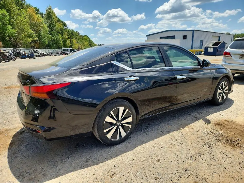 2022 NISSAN ALTIMA SV  