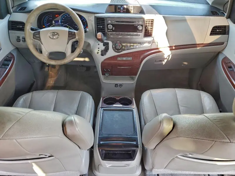 2013 TOYOTA SIENNA XLE  