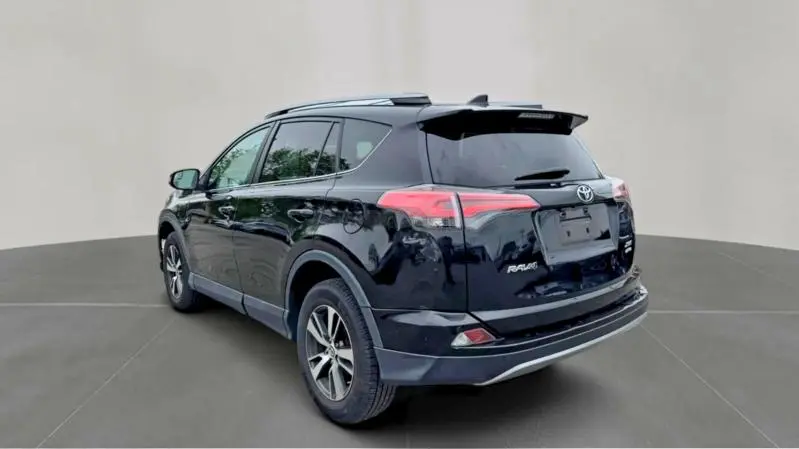 2017 TOYOTA RAV4 XLE  