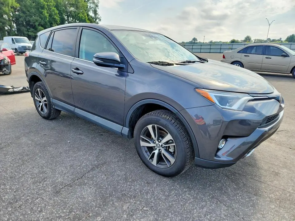 2018 TOYOTA RAV4 XLE  