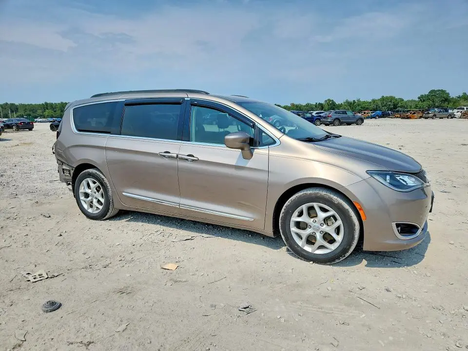 2017 CHRYSLER PACIFICA TOURING L  