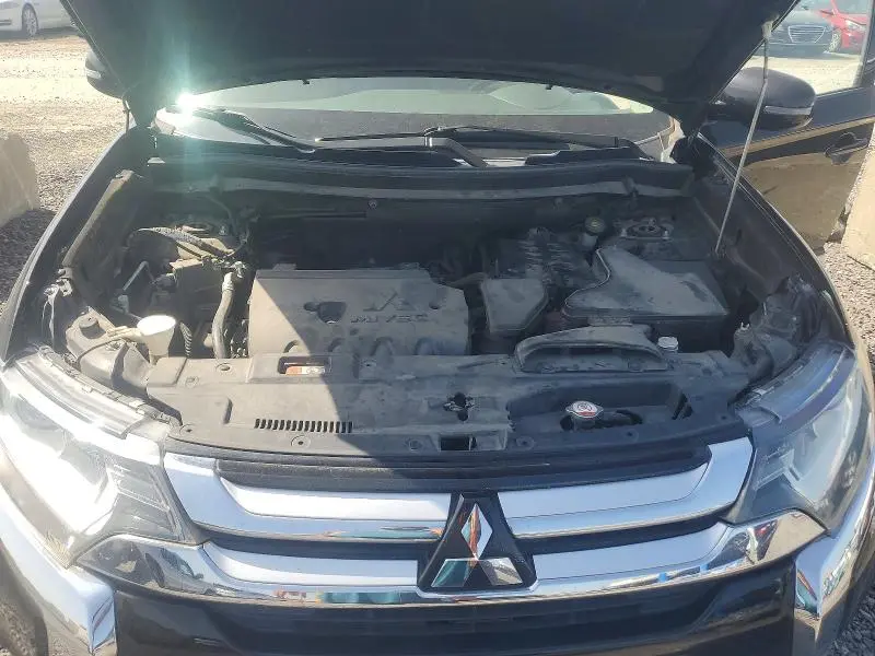 2016 MITSUBISHI OUTLANDER SE  