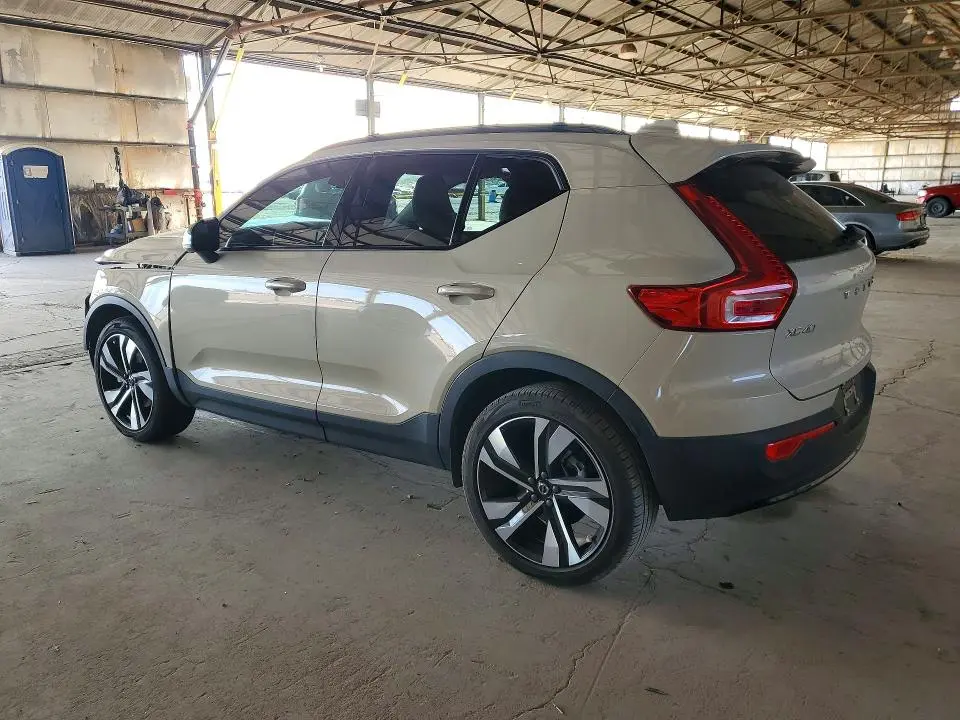 2025 VOLVO XC40 PLUS  