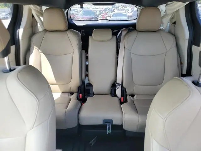 2023 TOYOTA SIENNA XLE  