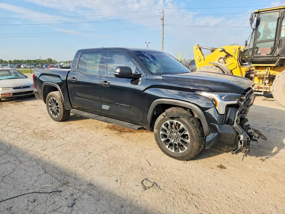 2022 TOYOTA TUNDRA SR5  