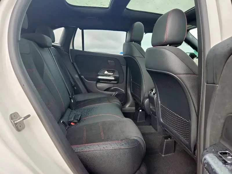 2025 MERCEDES-BENZ GLA 250  