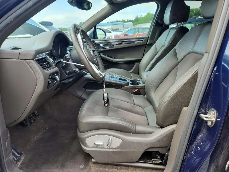 2017 PORSCHE MACAN   